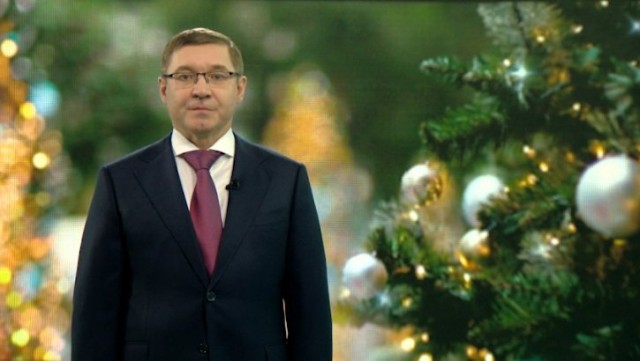 Владимир Якушев поздравил жителей УрФО с Новым годом