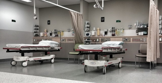 ​В больницах Екатеринбурга есть 2,5 тысячи коек для пациентов с ковид