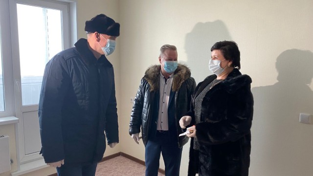 В Русскинской переселенцы из аварийного жилья получили ключи от новых квартир В Русскинской переселенцы из аварийного жилья получили ключи от новых квартир