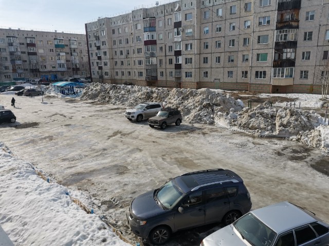 Дворы четвертого микрорайона Лянтора почистили после жалоб горожан Дворы четвертого микрорайона Лянтора почистили после жалоб горожан