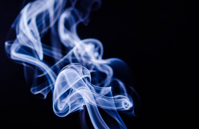 ​В Югре курильщик устроил пожар в квартире, мужчина серьёзно пострадал