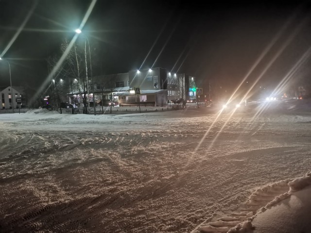 Снежный коллапс: лянторцы жалуются в соцсетях на неубранные улицы