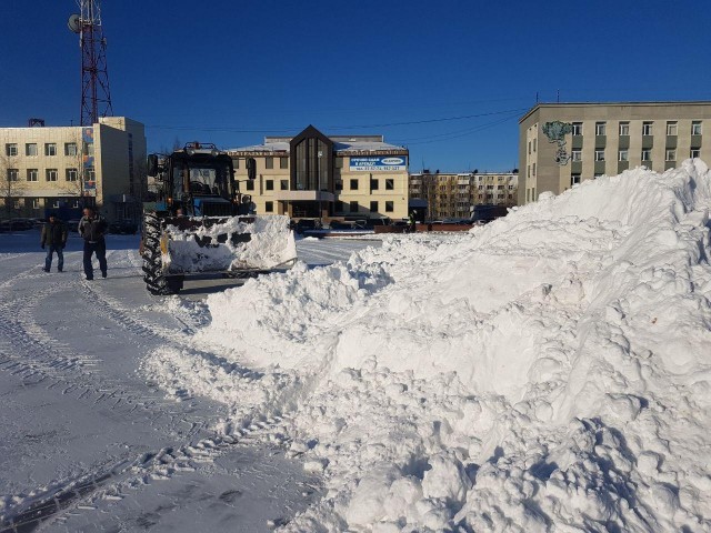 Администрация: на дороги Сургута вывели 280 единиц снегоуборочной техники