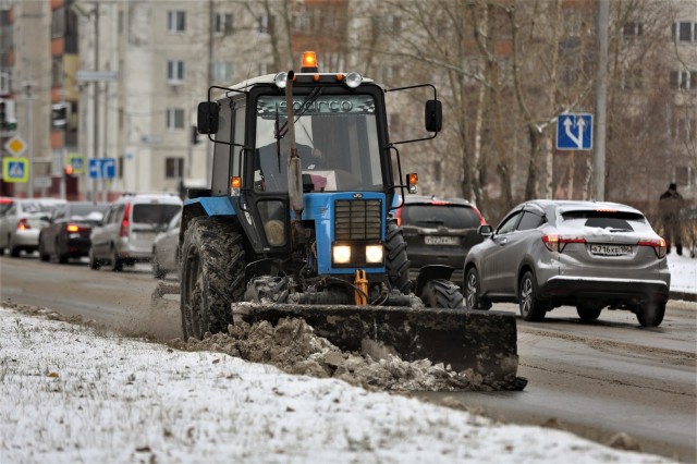 На улицы Сургута вывели 59 единиц дорожной спецтехники