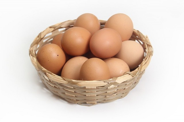 Омичи пожаловались на резкое подорожание яиц