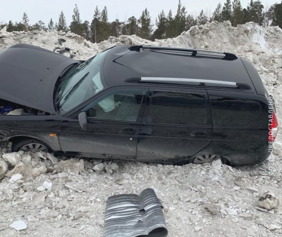 ​В ХМАО-Югре водитель въехал в снежный вал на обочине: пострадали 5 человек