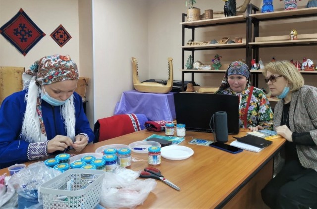 В Сургутском районе планируют издать уникальную книгу о традиционном наряде ханты