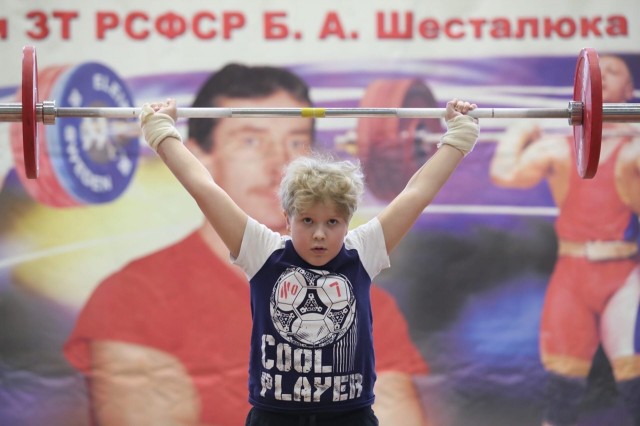 ​Спортсмены Сургутского района завоёвывают медали на турнире по тяжёлой атлетике