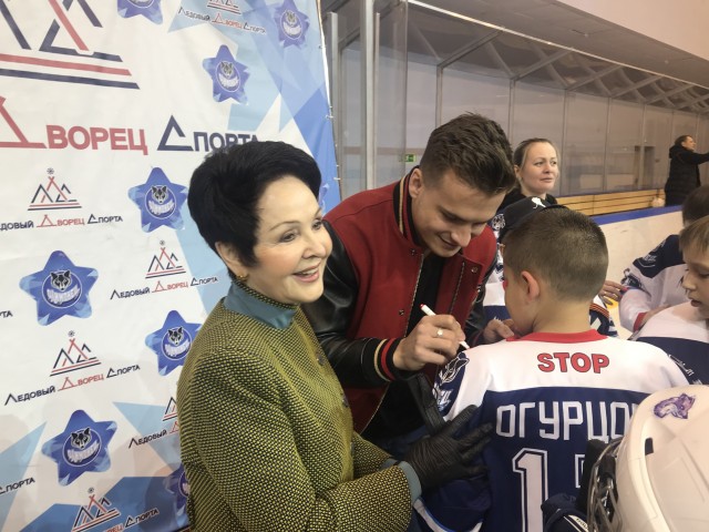 ​Сургутская команда «Олимпиец-1» одержала победу в открытом Кубке города по хоккею