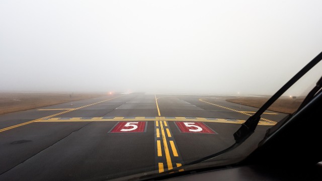 ​В аэропортах Югры массово задерживаются рейсы из-за тумана