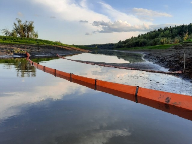 ​В Югре зафиксирован разлив нефти на реке