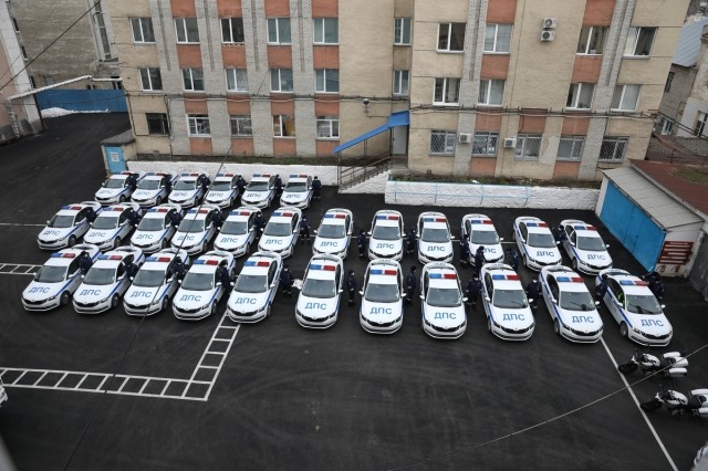 Курганским полицейским вручили ключи от новых служебных автомобилей