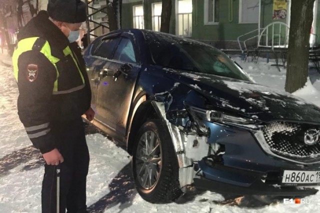 На Урале Mazda насмерть сбила 17-летнего подростка, нарушившего правила дорожного движения