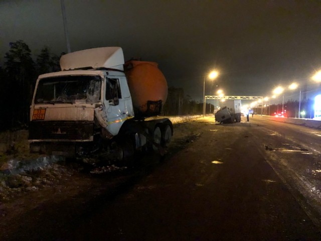 ​ДТП с участием двух грузовиков произошло на трассе Сургут-Лянтор
