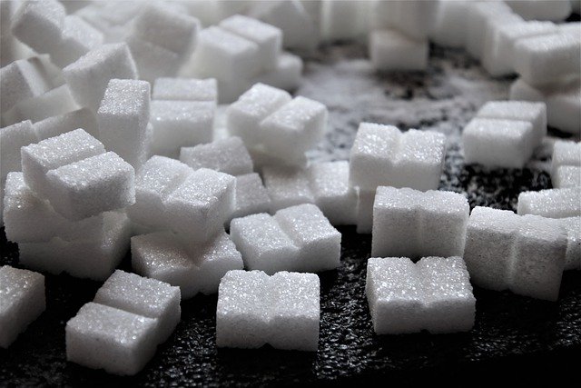 В Екатеринбурге горожане начали продавать сахар на Avito