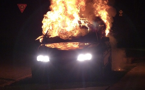В Кургане в ДТП загорелся автомобиль