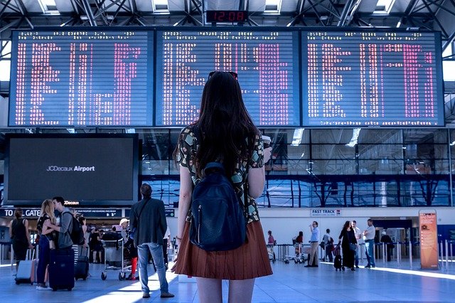 В екатеринбургском аэропорту три недели живёт девушка без средств на билет домой