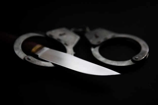 Пьяная жительница Сургута из ревности накинулась с ножом на соперницу Пьяная жительница Сургута из ревности накинулась с ножом на соперницу