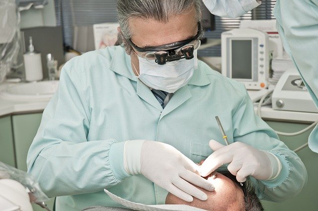 Тюменский стоматолог обезобразил лицо женщине