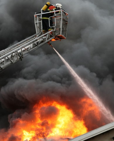 В результате пожара в здании НИИ в Екатеринбурге погиб мужчина