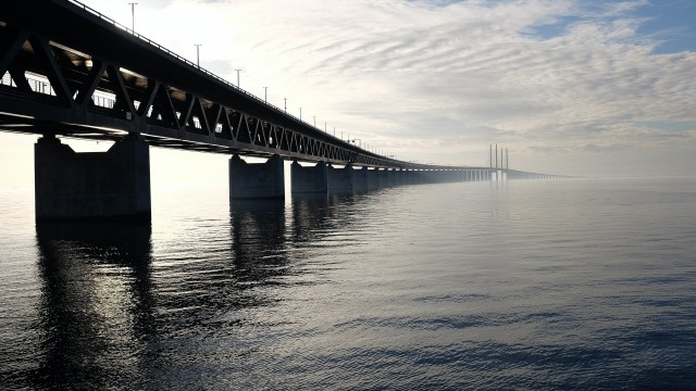 В Новосибирске 14-летняя девушка упала с Димитровского моста в Обь