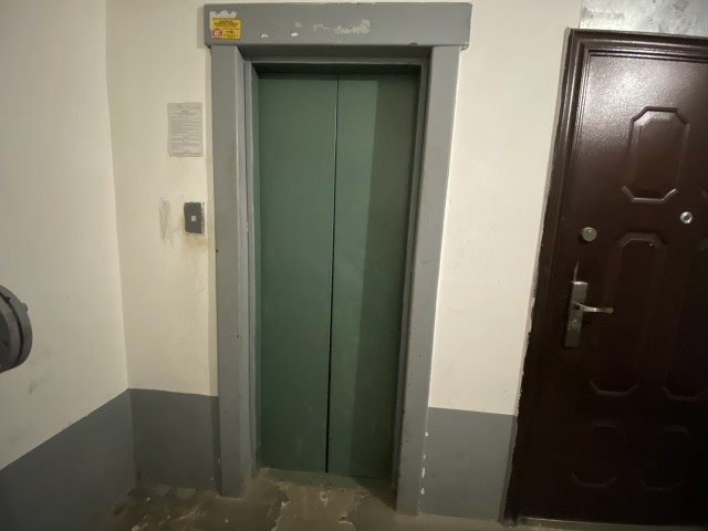 В Екатеринбурге в Юго-Западном оборвался трос лифта с ребёнком внутри
