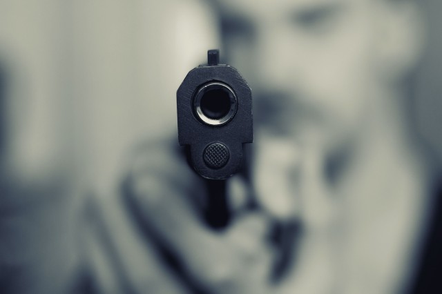 В Липецке 34-летнего мужчину у «Де Бассуса» расстреляли из пистолета