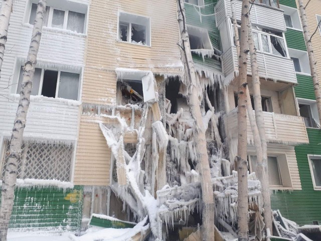В Нижневатовске в доме, где произошел взрыв, сохраняется угроза обрушения