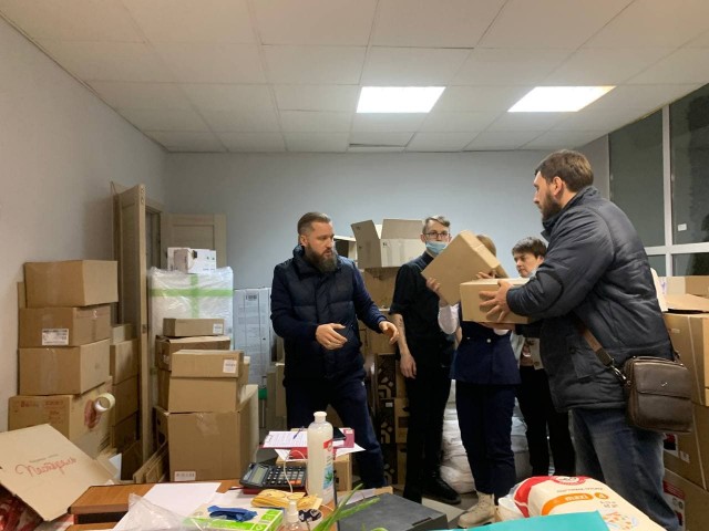 Первые 10 тонн гуманитарного груза отправились из Сургута для переселенцев из ДНР и ЛНР