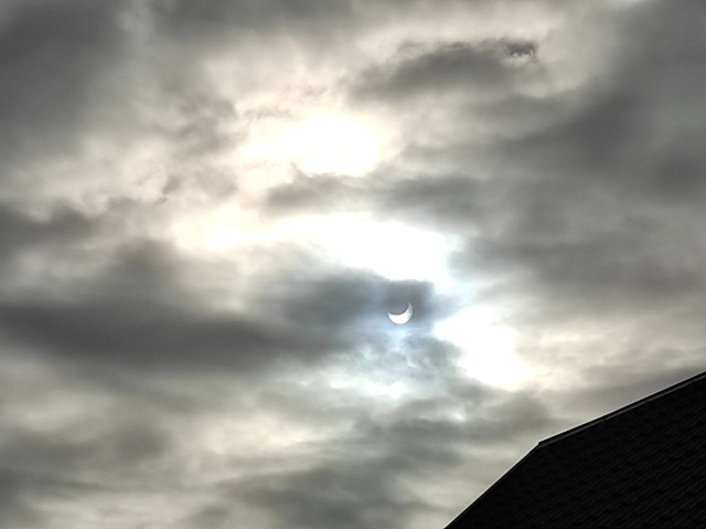 Сургутяне не увидели солнечного затмения из-за облачности