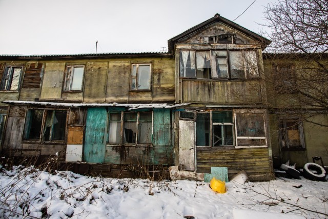 Нерасселенную деревяшку в Сургуте атакуют малолетние вандалы