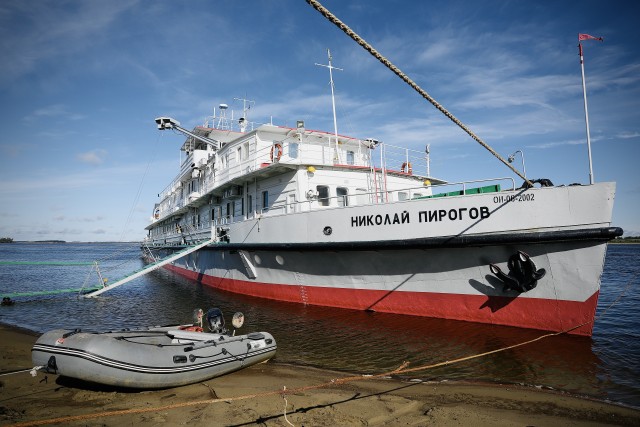 Долгожданная «плавучая медпомощь» пришла к жителям отдаленного поселка Сургутского района