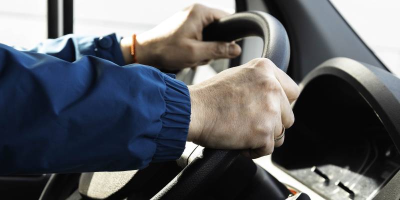 Водитель из ХМАО устроил игру в прятки с приставами, скрыв дорогой кроссовер