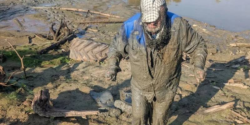 Пожарный Принц спас рыбака, застрявшего в болоте в ХМАО Пожарный Принц спас рыбака, застрявшего в болоте в ХМАО