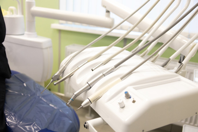 Стоматолог объяснила, чем опасны устройства для чистки зубов с маркетплейсов