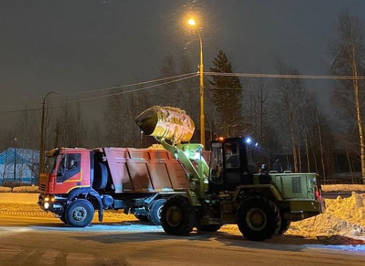 За сутки с улиц Сургута вывезли более 17 тысяч кубометров снега За сутки с улиц Сургута вывезли более 17 тысяч кубометров снега