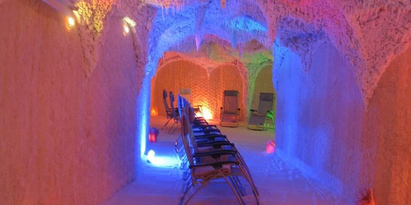 Соляная пещера, кедровая бочка и другие топ-5 мест для отдыха назвали в Тюмени