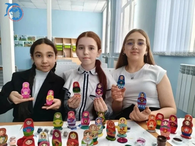 От кураги до матрешек: школьники из Нижнесортымского послали тепло на передовую От кураги до матрешек: школьники из Нижнесортымского послали тепло на передовую