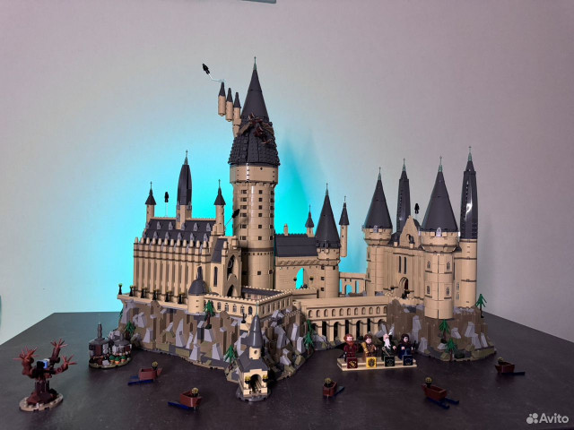 Эксклюзивный замок Хогвартс и хрустального оленя продают жители ХМАО к Новому году