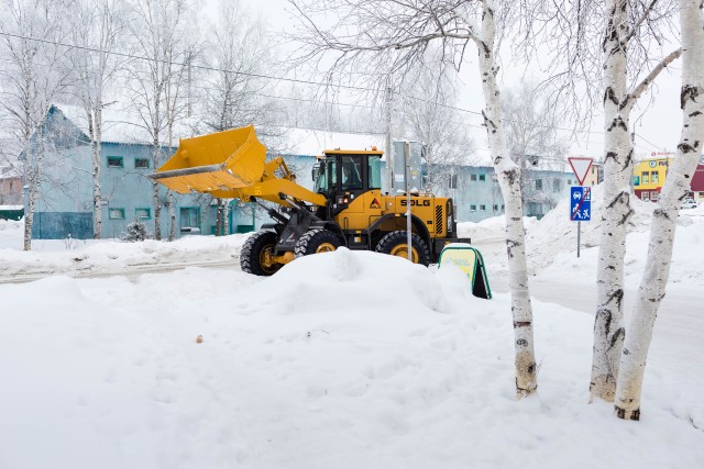 В Сургутском районе из-за обильных осадков сорваны графики уборки снега. Но есть решение