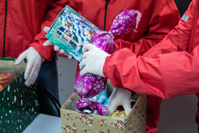 Сладкие новогодние подарки соберут жители ХМАО детям из новых российских регионов