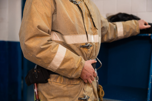 Спасатели нашли мертвого мужчину в сгоревшем доме в ХМАО