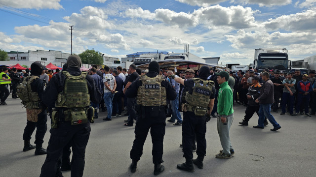 В Сургуте силовики нагрянули на кладбище и рынок в поисках нелегальных мигрантов