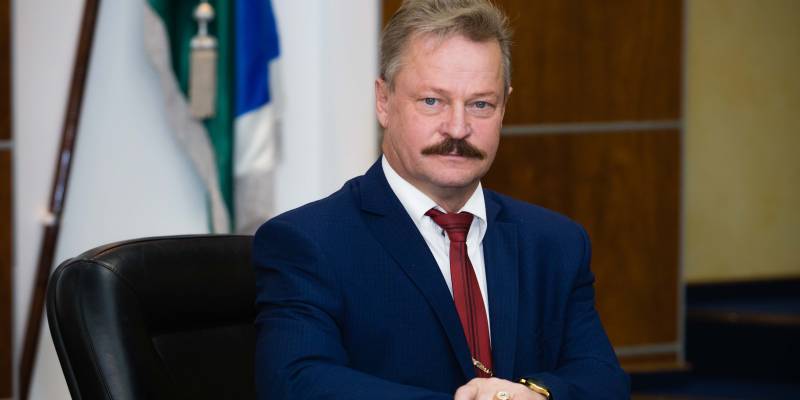 Мэр отдаленной деревни в Сургутском районе получил высокую награду за труд