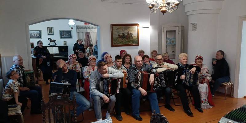 Активисты планируют устроить в Сургутском районе уютные вечера с гармошкой и балалайкой