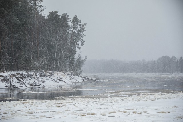 В ХМАО большая вода после дач добралась до отдаленных поселков