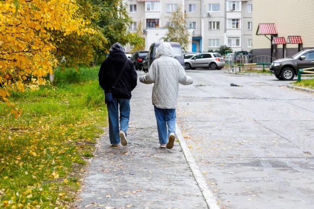 В ХМАО полицейские вычислили банду подростков, которая напала на парня и девушку