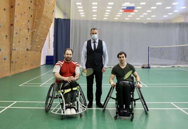 В Сургутском районе спортсменам с ОВЗ вручили коляски для парабадминтона