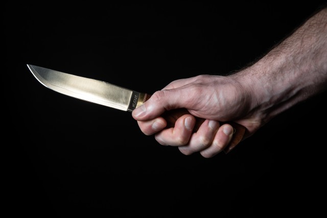 В ХМАО мужчина с ножом напал на 23-летнюю студентку