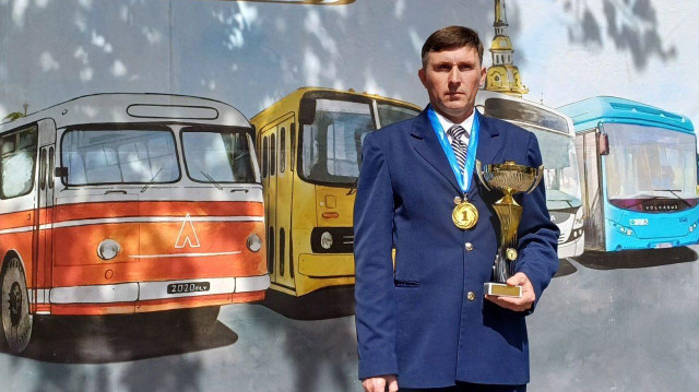 Лучший водитель автобуса в России работает в одном из городов ХМАО